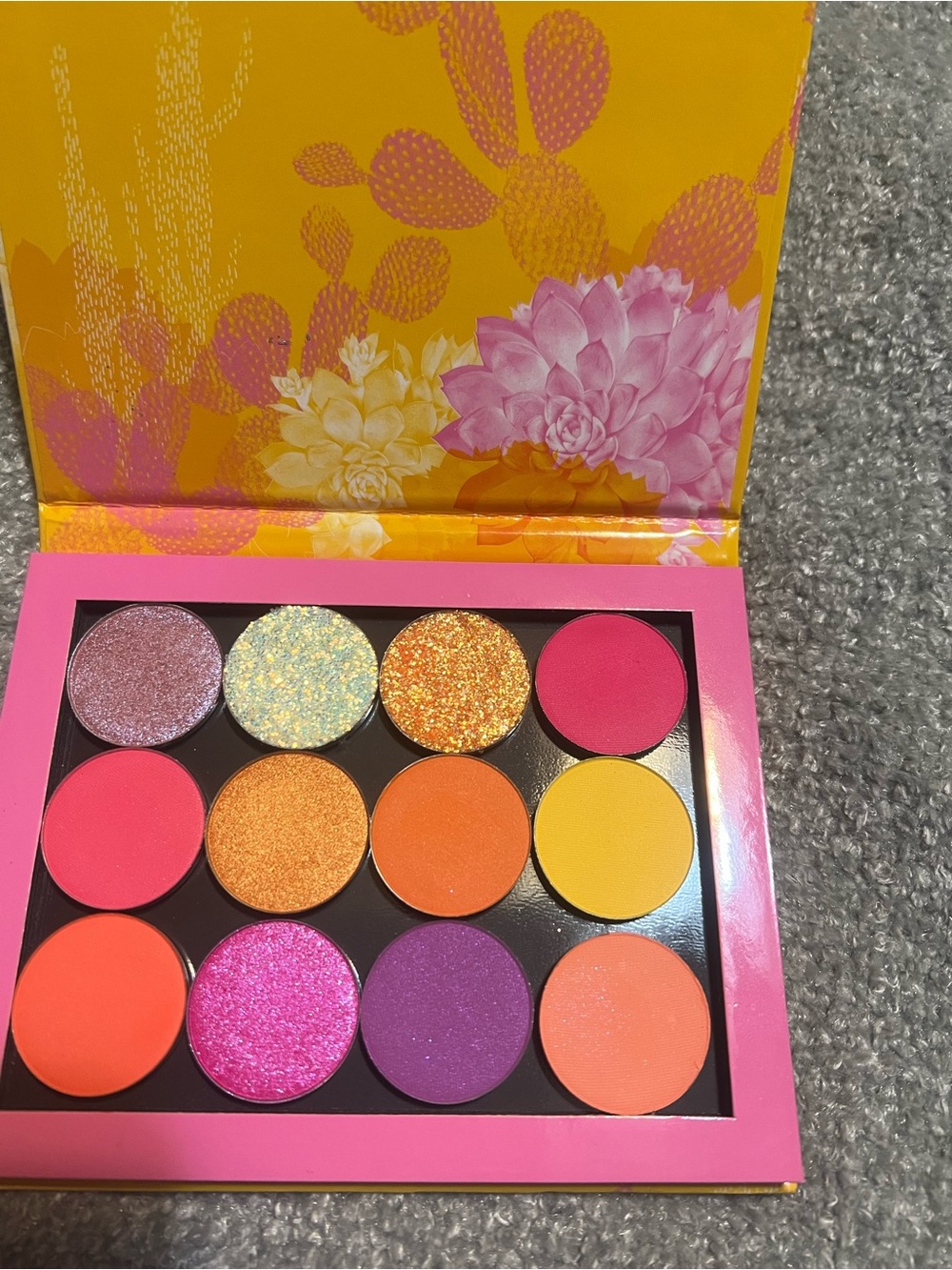 Colourpop Vibrant Eyeshadow Palette - Picture 4 of 4